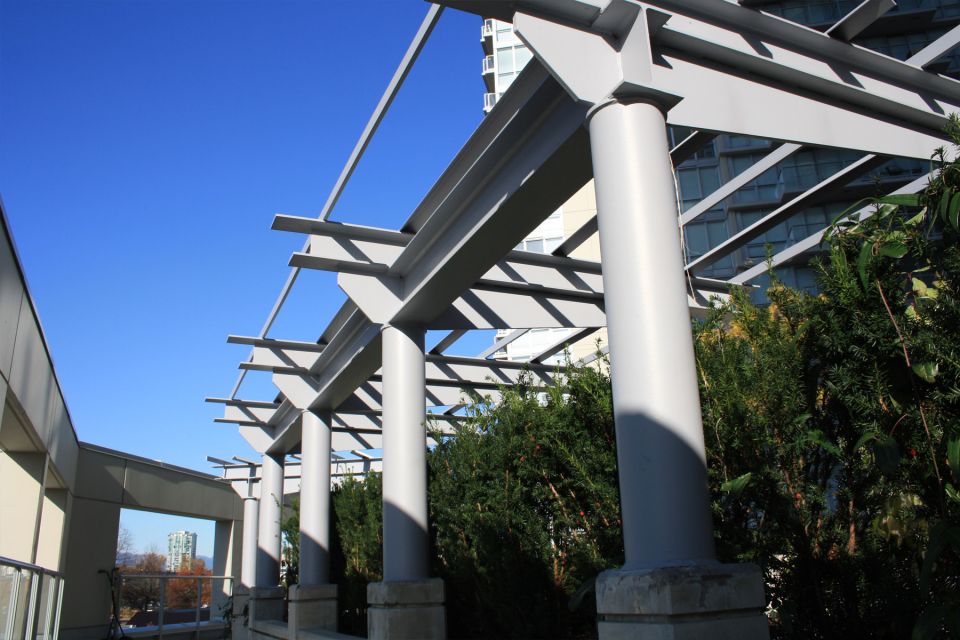 Outdoor walkway structure